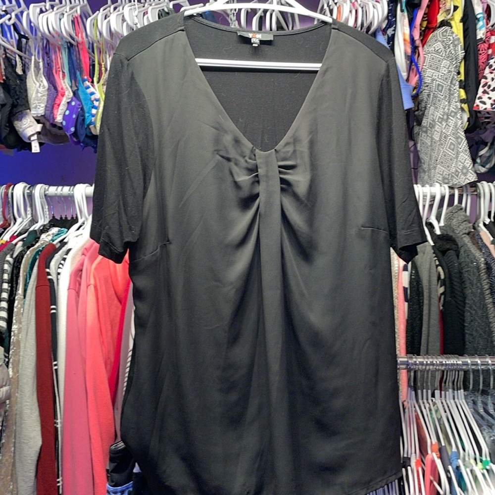YEST ladies black blouse size 12 bow in front style big and hangs